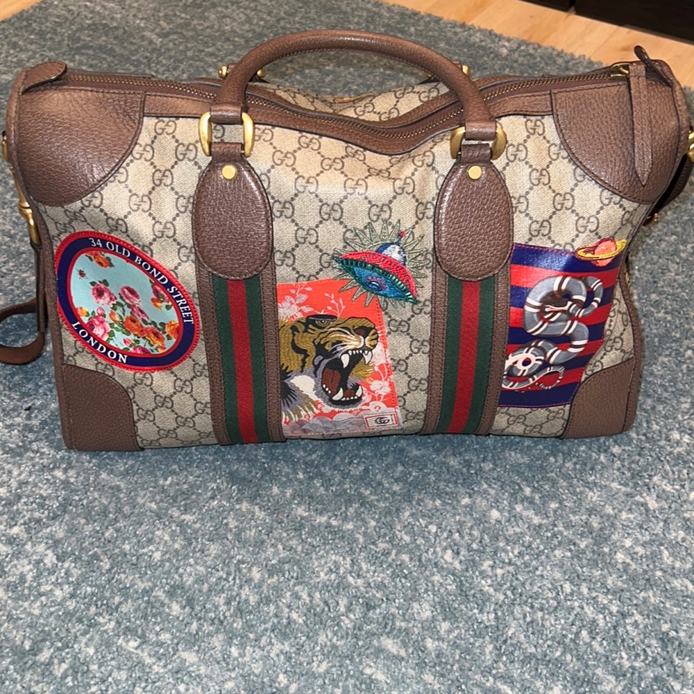 Gucci gg supreme duffel bag